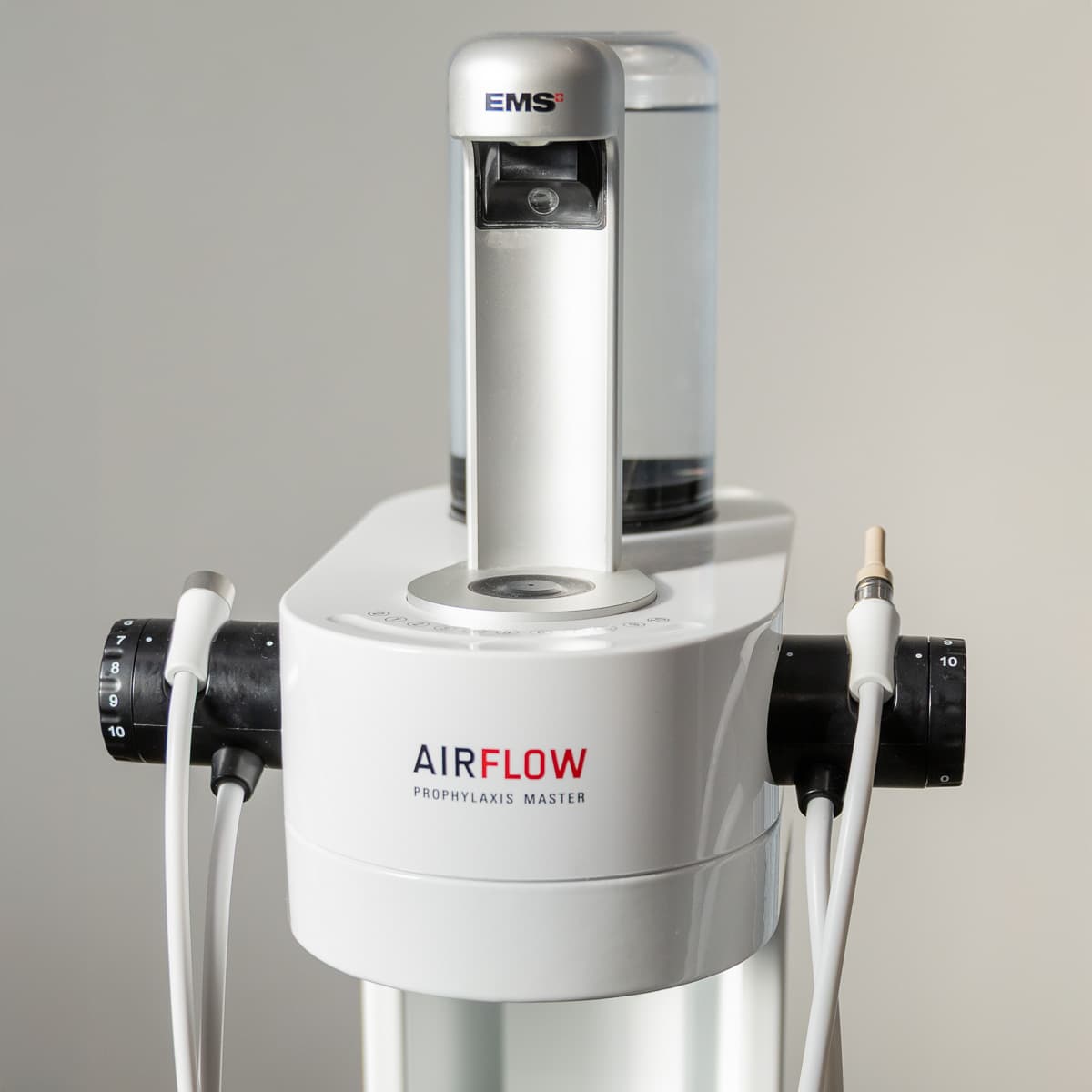 EMS Airflow dental cleaning technology